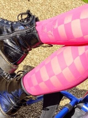Snag tights pink checkerboard A/B
